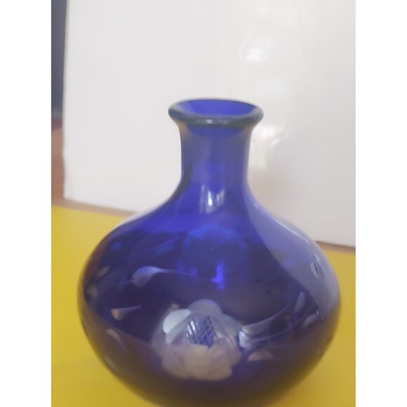 Vintage Bohemian Czech Cobalt Blue Cut to Clear Glass Vase 4.75" - Picture 8 of 13